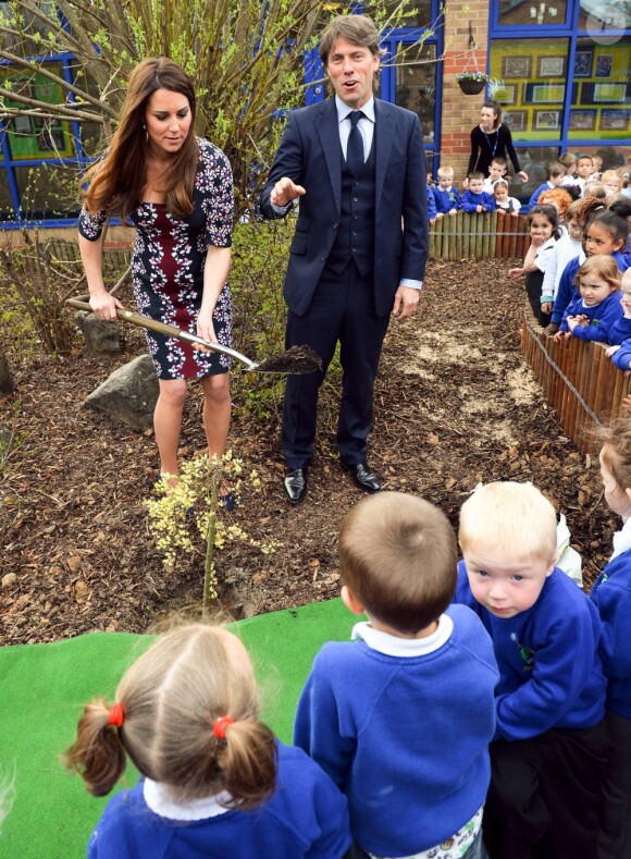 Kate Middleton à l'école primaire The Willows à Manchester le 23 avril 2013