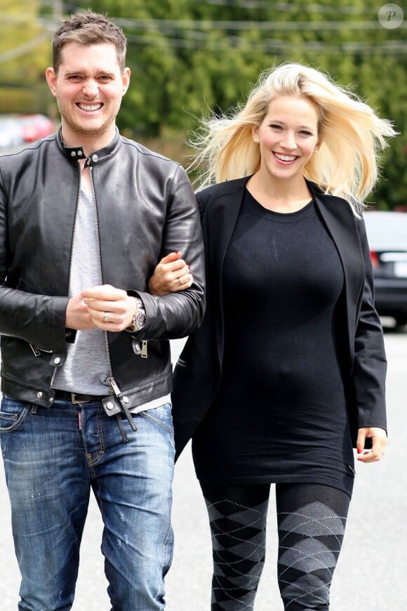 Michael Bublé et sa très jolie femme Luisana Lopilato en sortie en amoureux, à Vancouver, le 19 avril 2013.