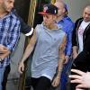 Le jeune Justin Bieber quitte son hôtel à Stockholm, le 23 avril 2013. Justin s'est fait faire deux nouveaux tatouages : un tigre et un ange sur son bras gauche.