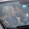 Sylvie Van der Vaart et son nouveau compagnon Guillaume Zarka s'embrassent tendrement, le 22 avril 2013 à Paris