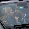 Sylvie Van der Vaart et son nouveau compagnon Guillaume Zarka s'embrassent tendrement, le 22 avril 2013 à Paris