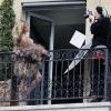 Sylvie van der Vaart en plein shooting dans un appartement haussmannien de Paris pour la marque Hunkemöller le 22 avril 2013