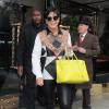 Après un petit changement de tenue à l'hôtel The Anthenaeums, Kris Jenner est de sortie à Londres. Le 24 avril 2013.