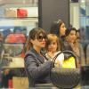 Kourtney Kardashian fait du shopping dans la boutique Chanel au centre commercial Selfridges. Londres, le 24 avril 2013.