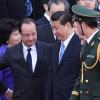 Le président François Hollande et Valérie Trierweiler avec le président chinois Xi Jinping et son épouse Peng Liyuan, à Pékin, le 25 avril 2013.