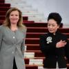 Valérie Trierweiler et Peng Liyuan, la femme du président chinois, au Grand Palais du Peuple à Pékin, le 25 avril 2013.
