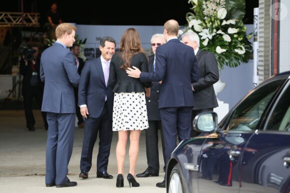 Kate Middleton, enceinte de six mois, inaugurait avec les princes William, protecteur, et Harry les studios de la Warner Bros. à Leavesden, dans le Hertfordshire, le 26 avril 2013.