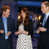 Kate Middleton, enceinte, le prince William et le prince Harry ont plongé avec plaisir dans l'univers de Harry Potter lors de l'inauguration des studios Warner Bros. dans le Hertfordshire le 26 avril 2013.