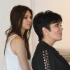 Kris Jenner et sa fille Kendall, 17 ans, s'arrêtent à la galerie Guy Hepner pour admirer l'exposition Nomad Two Worlds du photographe de mode Russell James. West Hollywood, le 11 avril 2013.