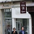 Harry Styles sort de son hôtel, le 28 avril 2013. Il s'est promené à Montmartre.