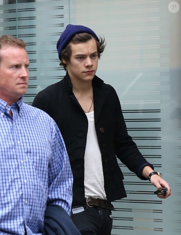 Harry Styles sort de son hôtel, le 28 avril 2013. Il s'est promené à Montmartre.