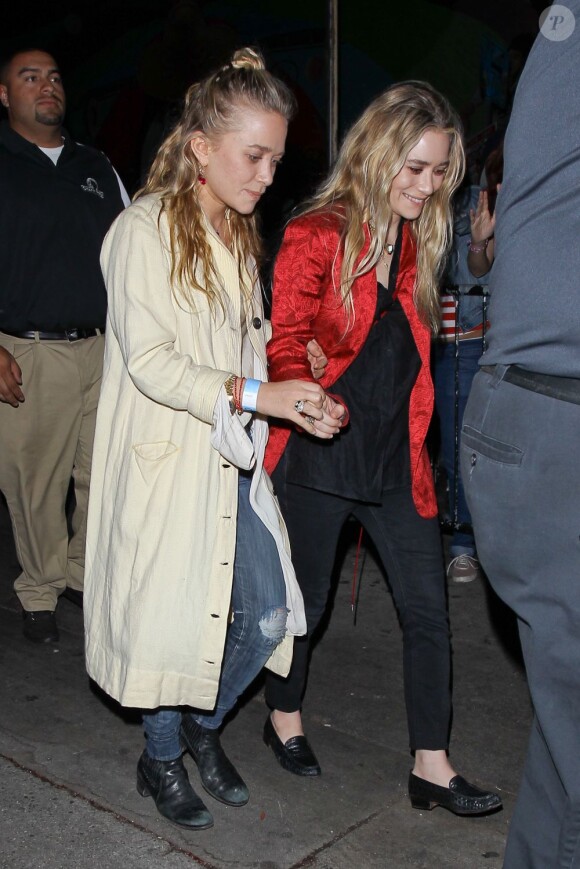 Mary-Kate Olsen et Ashley Olsen à l'Echoplex pour le concert surprise des Rolling Stones à Los Angeles, le 27 avril 2013.