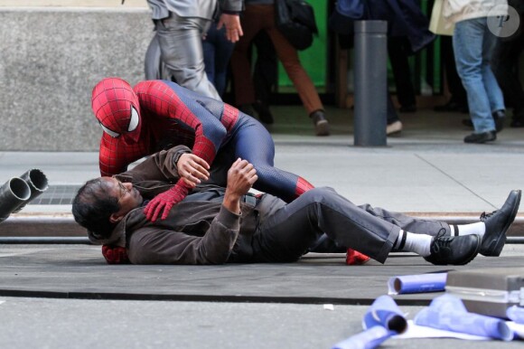 Andrew Garfield et Jamie Foxx se battent sur le tournage de The Amazing Spider-Man 2 à New York le 28 avril 2013.
