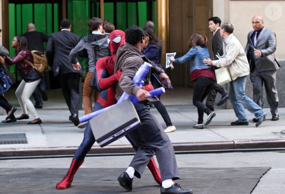 En action sur le tournage de The Amazing Spider-Man 2 à New York le 28 avril 2013.