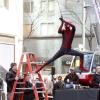 Andrew Garfield s'apprête à entrer en action sur le tournage de The Amazing Spider-Man 2 à New York le 28 avril 2013.