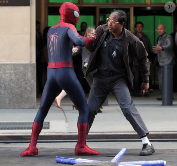 Jamie Foxx face à Spider-Man sur le tournage de The Amazing Spider-Man 2 à New York le 28 avril 2013.
