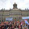 Ambiance sur le Dam d'Amsterdam le 30 avril 2013 pour l'abdication de la reine Beatrix et l'intronisation du roi Willem-Alexander des Pays-Bas et de la princesse Maxima.