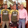 EXCLU : Paul Belmondo et Cyril Viguier avant la montée sur le ring de Cyril au club Enjoy Sport de Daniel Rennesson dans le 19 ème arrondissement de Paris