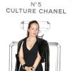 Harumi Klossowska de Rola à l'exposition "N°5 Culture Chanel" au Palais de Tokyo à Paris le 3 mai 2013. L'exposition "N°5 Culture Chanel" retrace l'histoire et les secrets, jusqu'alors bien gardés, du mythique parfum de la maison Chanel.