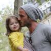 David Beckham, tendre papa avec son adorable fillette Harper lors d'une sortie shopping chez Bonton à Paris le 3 mai 2012