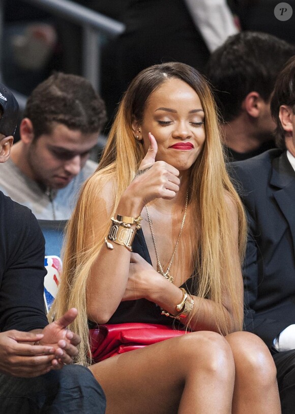 Rihanna très emballée, assistant à un match de NBA, le samedi 4 mai 2013.