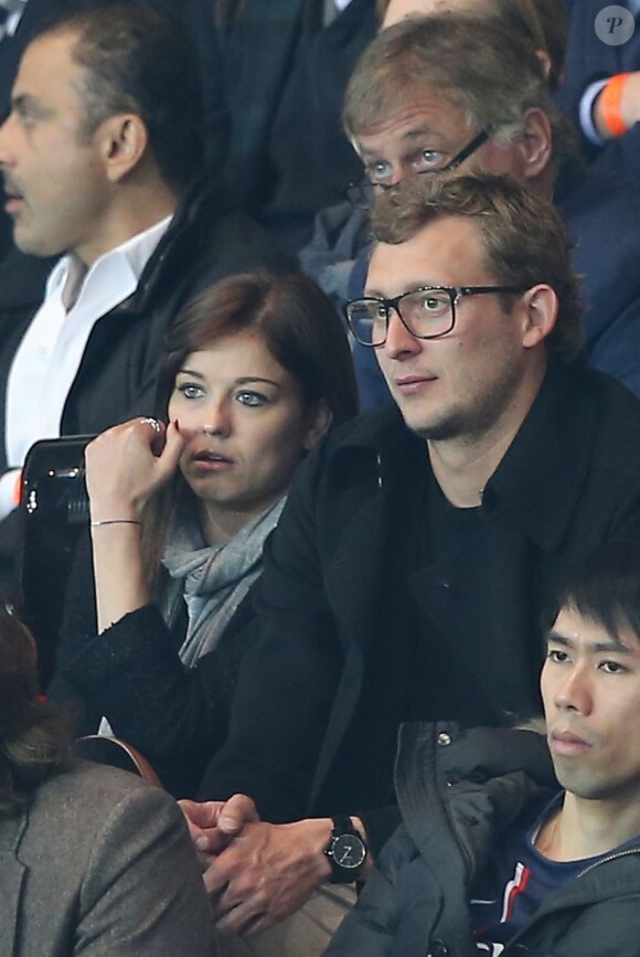 Amaury Leveaux et une amie lors de la 35e journée du championnat de France de football, au Parc des Princes, entre le PSG et Valenciennes (1-1), à Paris le 5 mai 2013.