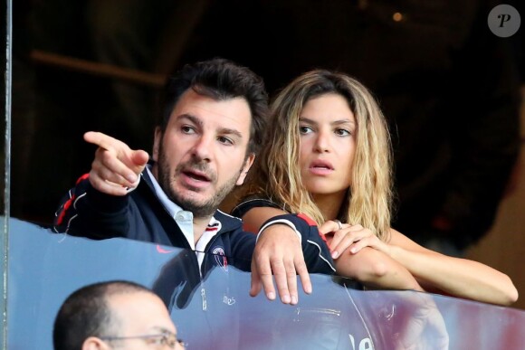Michaël Youn et Isabelle Funaro lors de la 35e journée du championnat de France de football, au Parc des Princes, entre le PSG et Valenciennes (1-1), à Paris le 5 mai 2013.