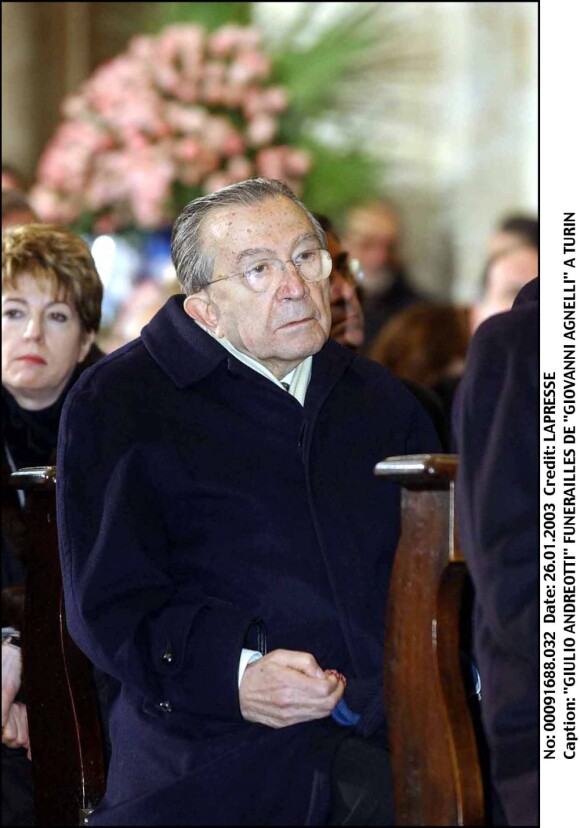 Giulio Andreotti lors des funérailles de Giovanni Agnelli à Turin le 26 janvier 2003.