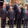 Guilio Andreotti (en haut à droite avec les lunettes) au côté de Mikhail Gorbatchev, George Bush, John Major, François Mitterrand, Helmut Kohl, et Jacques Delors à Londres en 1991.