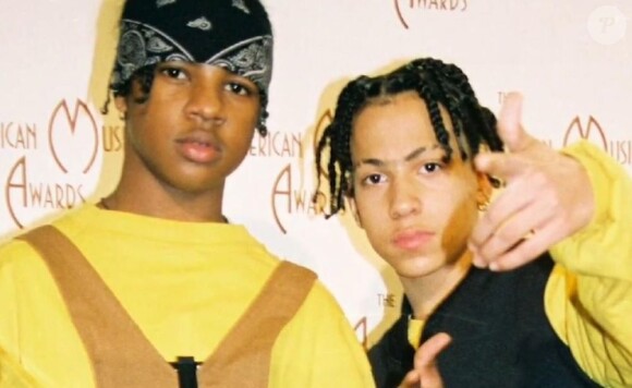 Chris Kelly (à gauche) était devenu célèbre dans les années 90 avec son complice de toujours Chris Smith. Les deux rappeurs formaient le duo Kris Kross.