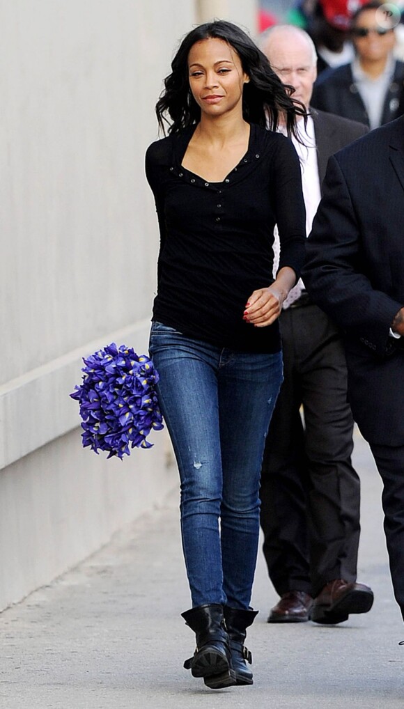 Zoe Saldana quitte le Jimmy Kimmel Live à Los Angeles, le 8 mai 2013.