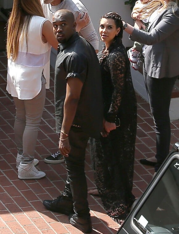 Kim Kardashian (enceinte) et Kanye West ont visité plusieurs maisons à acheter à Beverly Hills le 10/05/2013