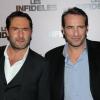Gilles Lellouche et Jean Dujardin lors de l'avant-première des Infidèles à Paris le 14 février 2012.