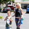 La chanteuse Gwen Stefani, en beauté, et ses deux fils Zuma et Kingston sont allés déjeuner au restauraux Chuck E. Cheese's, en Californie, le 11 mai 2013
