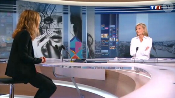 Vanessa Paradis et Claire chazal au JT de 20h sur TF1, le 12 mai 2013.