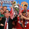 Sir Alex Ferguson faisait ses adieux à Old Trafford et Manchester United, club qu'il a entraîné durant 26 ans lors d'un dernier match face à Swansea, avant de soulever le titre de champion d'Angleterre, le 20e de l'histoire du club, le 13e pour le manager légendaire des Red Devils, le 12 mai 2013