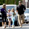 Denise Richards et leurs filles Lola et Sam à Los Angeles, le 9 mai 2013.