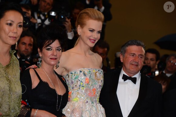 Lynne Ramsay, Nicole Kidman, habillée par Dior et maquillée par L'Oréal, et Daniel Auteuil sur le tapis rouge pour la cérémonie d'ouverture du 66e Festival de Cannes le 15 mai 2013