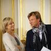 Claire Chazal et son complice d'un jour Laurent Delahousse à la conférence de presse de l'opération La Flamme Marie Claire à l'hôtel le Marois à Paris, le 16 mai 2013.