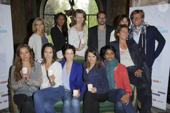 Claire Chazal, Samira Ibrahim, Marielle Fournier, Tina Kieffer, Nathalie Renoux, Laurent Delahousse, Sandrine Quetier, Flavie Flament, Julia Vignali, Nathalie Renoux, Pascale de la Tour du Pin, Patricia Loison à la conférence de presse de l'opération La Flamme Marie Claire à l'hôtel le Marois à Paris, le 16 mai 2013.