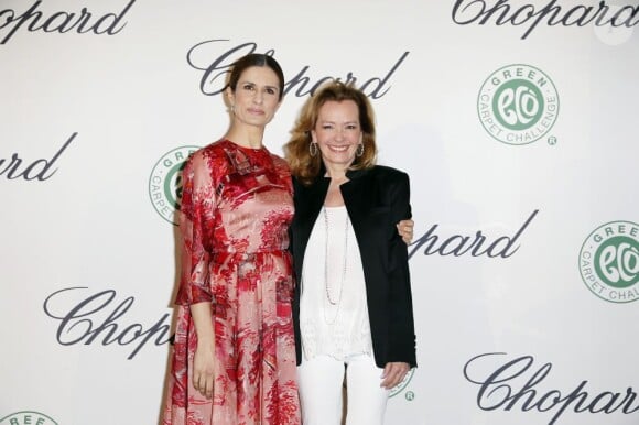 Livia Firth et Caroline Scheufele posent au photocall avant le déjeuner sur la terrasse Chopard à l'Hôtel Martinez lors du 66e festival de Cannes le 17 mai 2013.