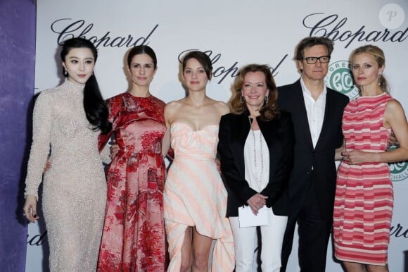 Fan Bing Bing, Livia Firth, Marion Cotillard, Caroline Scheufele, Colin Firth et Laura Bailey lors du photocall avant le déjeuner sur la terrasse Chopard à l'Hôtel Martinez lors du 66e festival de Cannes le 17 mai 2013.