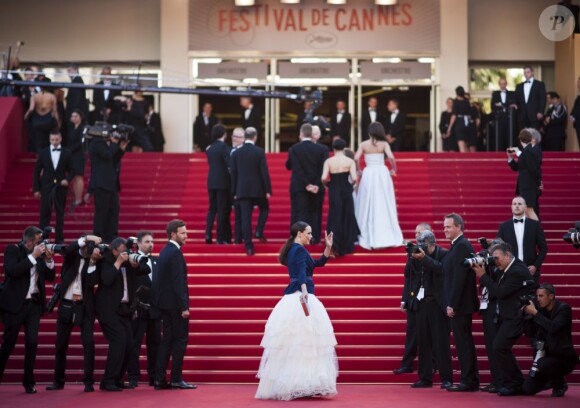 Bérénice Bejo et le casting du film Le Passé montent les marches du Palais Des Festivals. Cannes, le 17 mai 2013.