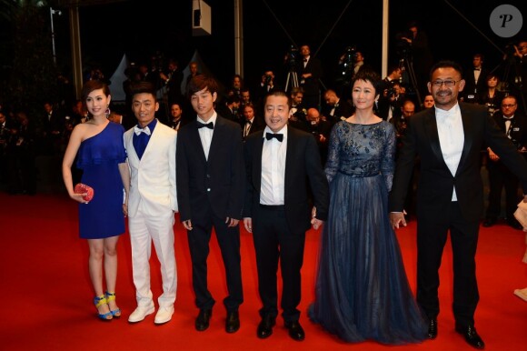 Le casting d'A Touch of Sin pendant la montée des marches du Palais des Festivals à Cannes, le 17 mai 2013.
