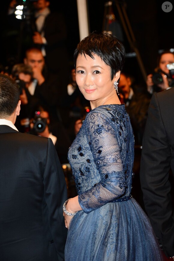 Tao Zhao pendant la montée des marches du Palais des Festivals à Cannes, le 17 mai 2013.