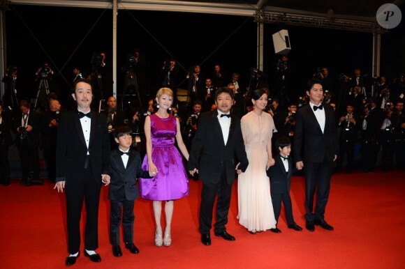 Yoko Maki, Hirokazu Koreeda, Machiko Ono, Masaharu Fukuyama lors de la projection de Like Father and Son au Festival de Cannes le 18 mai 2013