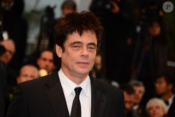 Benicio Del Toro lors de la montée des marches du Festival de Cannes le 18 mai 2013