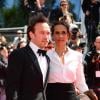 Vincent Perez et sa femme Karine Silla lors de la montée des marches du film Un château en Italie au Festival de Cannes le 20 mai 2013