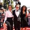 Vincent Perez, Karine Silla et sa soeur Virginie Silla lors de la montée des marches du film Un château en Italie au Festival de Cannes le 20 mai 2013