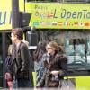 L'actrice américaine Sela Ward, des Experts Manhattan, prend du bon temps dans les rues de Paris, le 17 mai 2013.